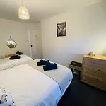 Cosy & Chic Dog Friendly Apartment, * Settle