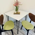 Daire Cosy & Chic Dog Friendly Apartment,