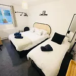 Daire Cosy & Chic Dog Friendly Apartment,