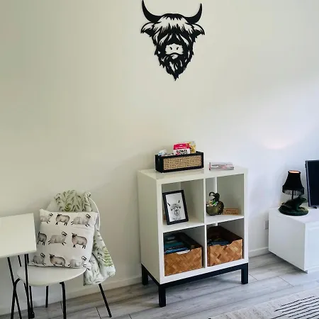 Cosy & Chic Dog Friendly Apartment, *