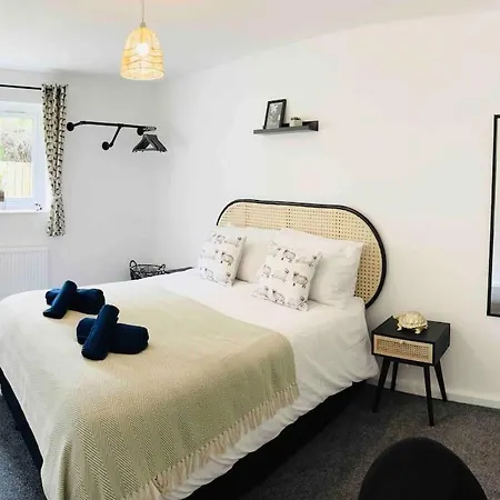 Cosy & Chic Dog Friendly Apartment, *