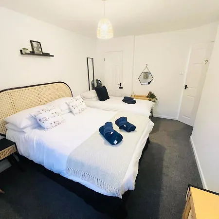Cosy & Chic Dog Friendly Apartment, *
