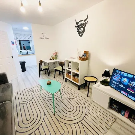 Cosy & Chic Dog Friendly Apartment, *