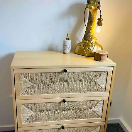 Cosy & Chic Dog Friendly Apartment, * Settle